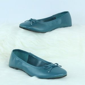 3/$25 Turquoise Slip on Flats with Bow Size 5